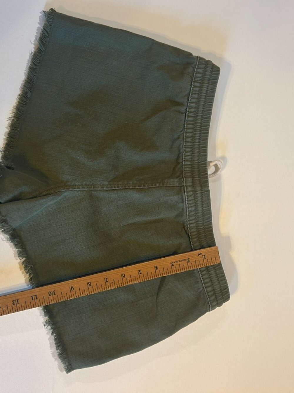 Aerie Olive Green Frayed Hem Shorts Size M Drawstring Elastic Waist Casual - Picture 4 of 7